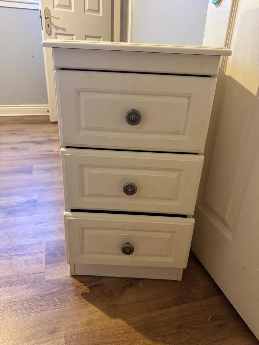 Bed side tables x 4