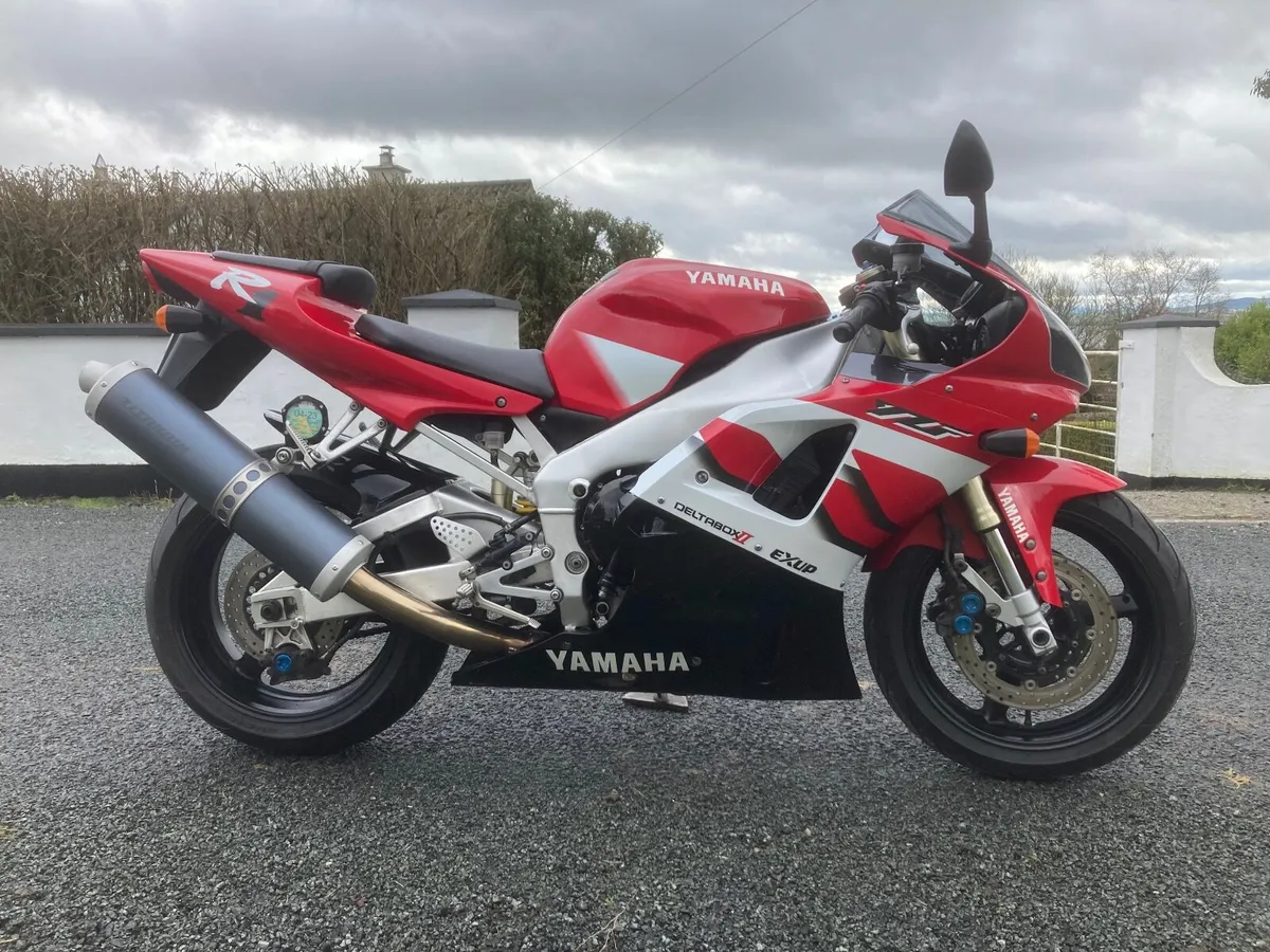 YAMAHA r1 - Image 1