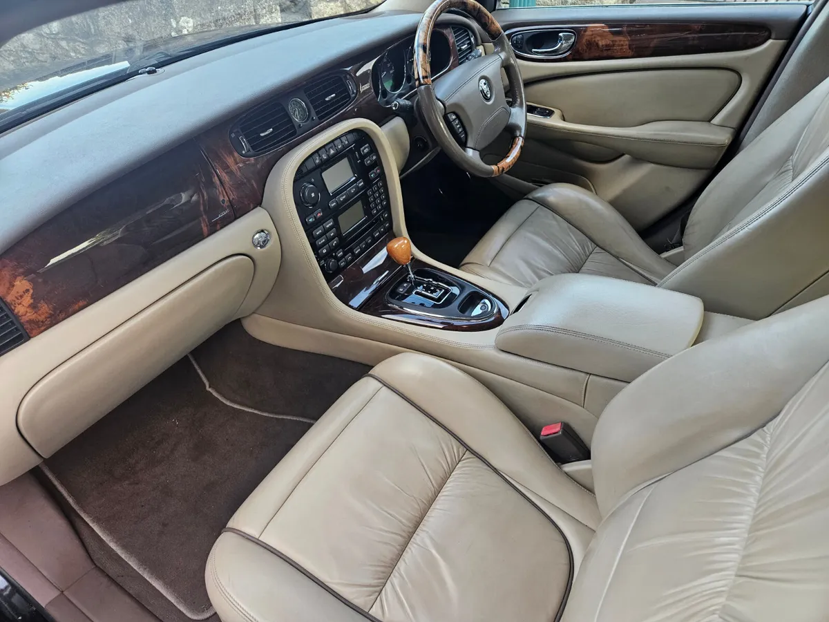 3.0 V6 Executive Sovereign * One Owner From New * - Image 4
