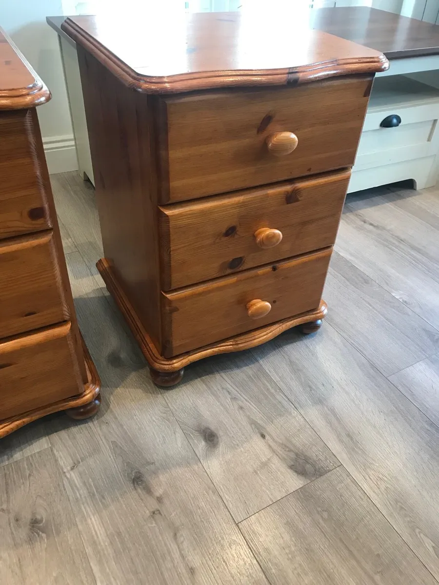 Pair of solid pine lockers - Image 1