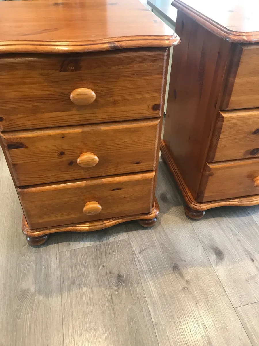 Pair of solid pine lockers - Image 4