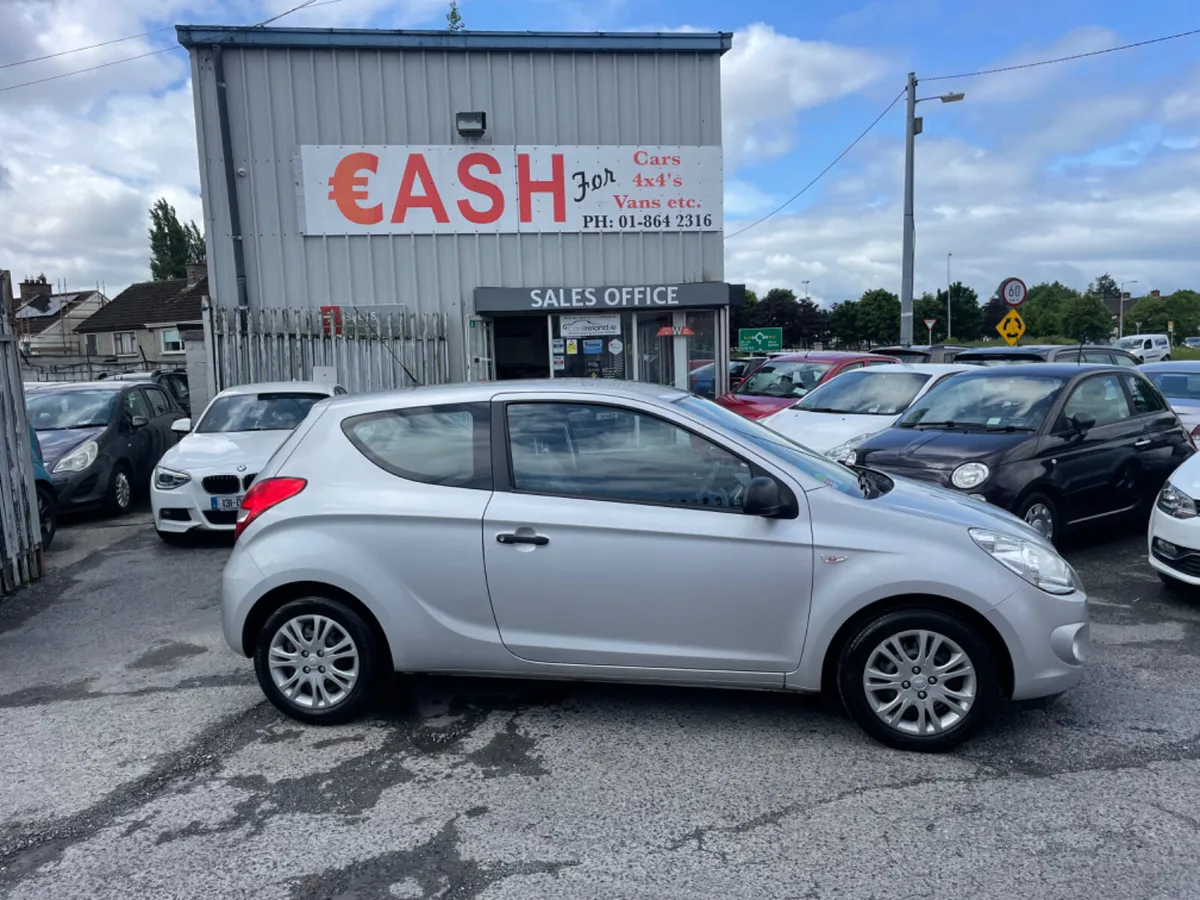 Hyundai i20 2011 low miles nct and tax - Image 2