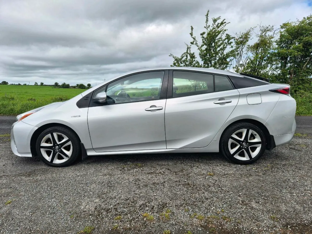 Toyota Prius Luxury - Image 2