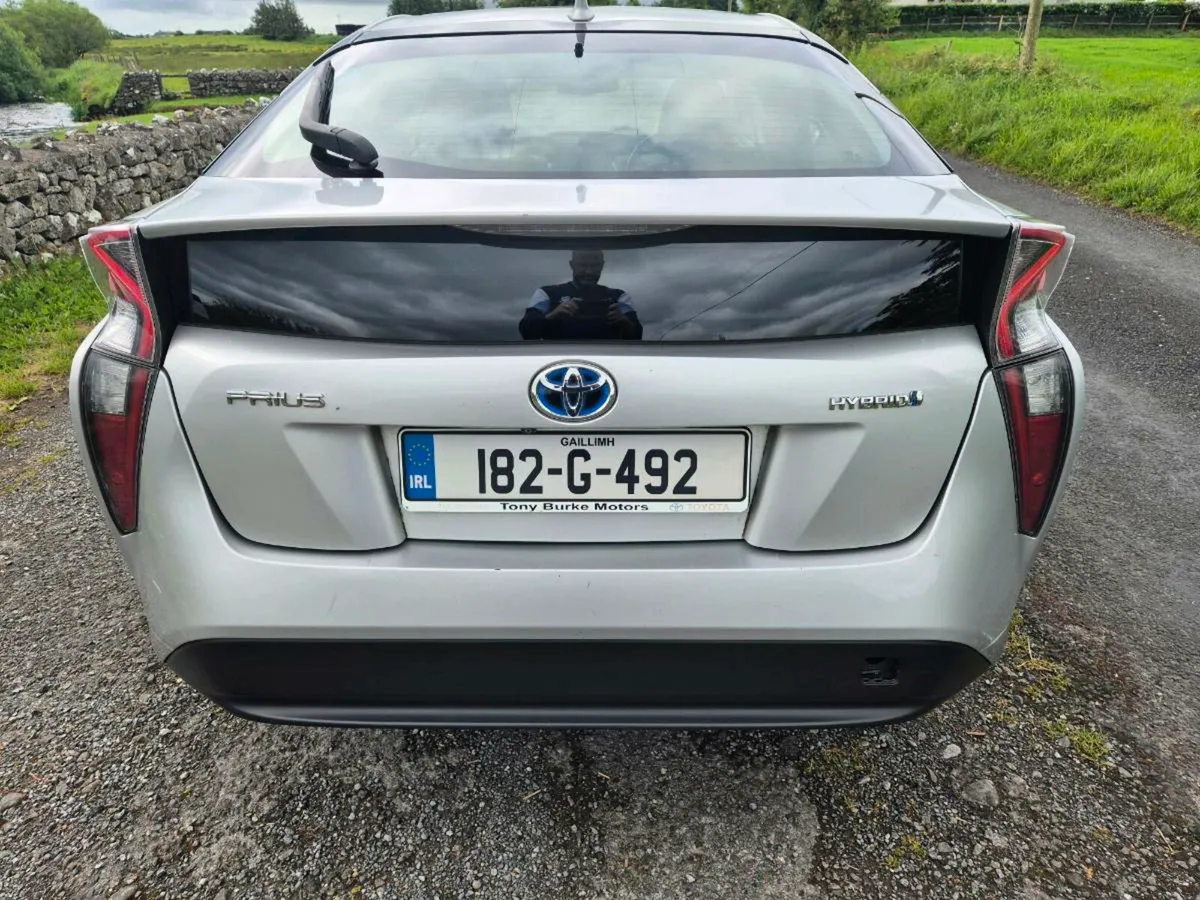 Toyota Prius Luxury - Image 3