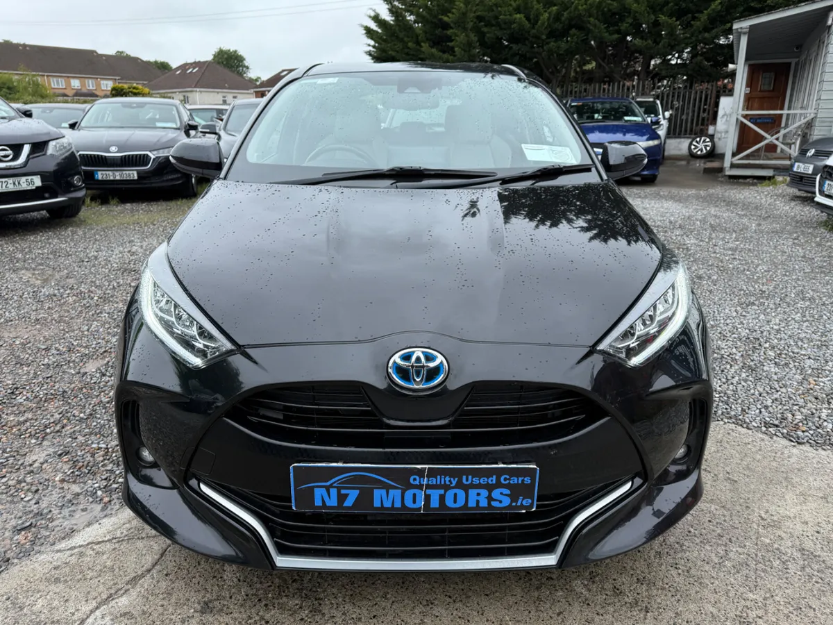 2021 Toyota Yaris  1.5 PLATINUM AUTO - Image 3