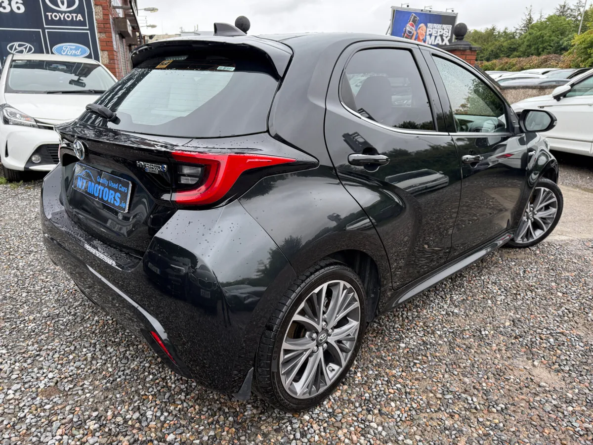 2021 Toyota Yaris  1.5 PLATINUM AUTO - Image 4