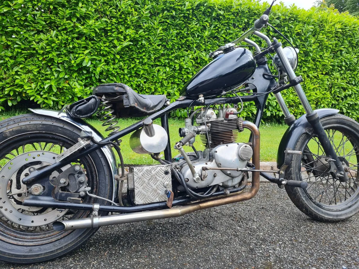 Triumph chop / bobber - Image 1