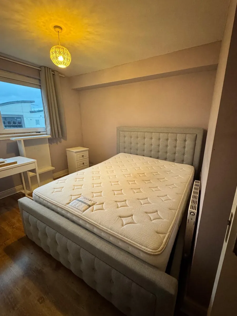 Bed and mattress - Image 1