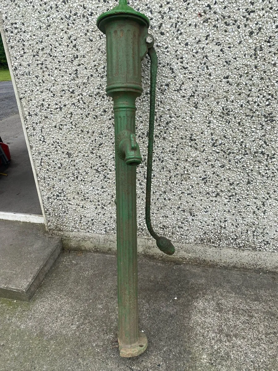 Old style water pump - Image 1
