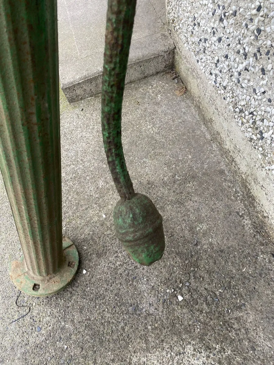 Old style water pump - Image 4