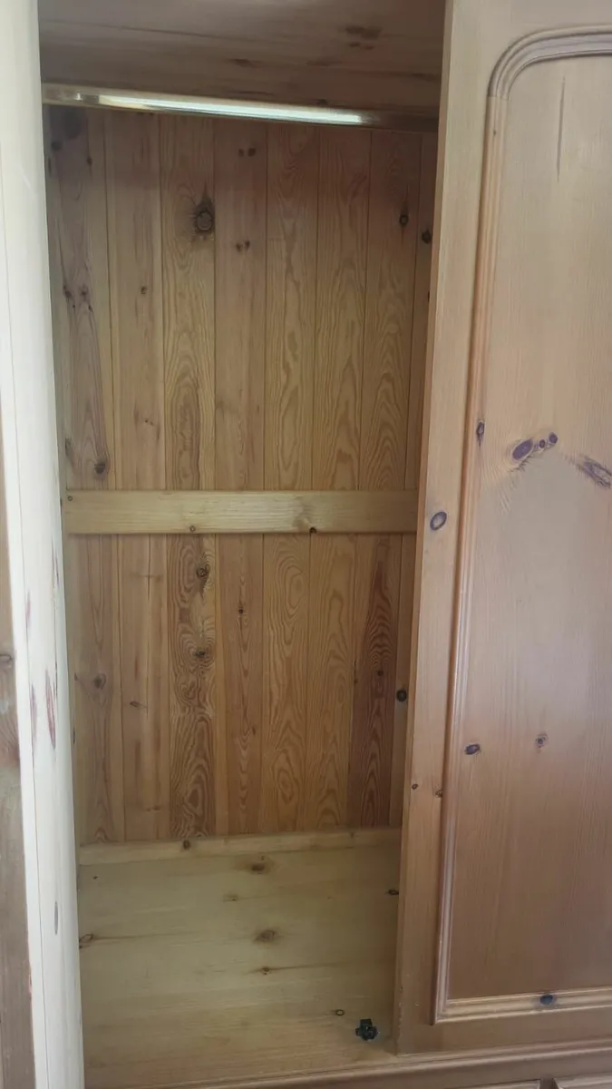 Vintage pine 3 door wardrobe, pair bedside lockers - Image 3
