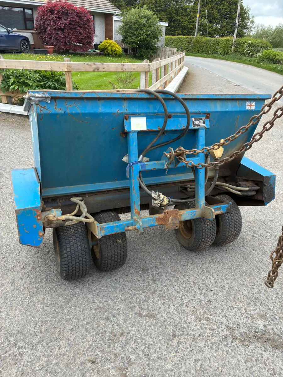 Sand spreader tractor mounted - Image 3