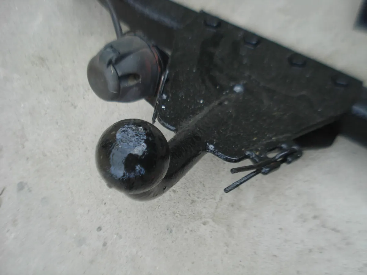 ORIGINAL 1980s GM OPEL CORSA/NOVA TOW BAR. - Image 2