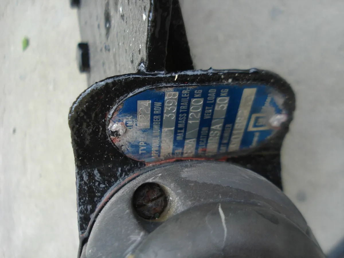 ORIGINAL 1980s GM OPEL CORSA/NOVA TOW BAR. - Image 4