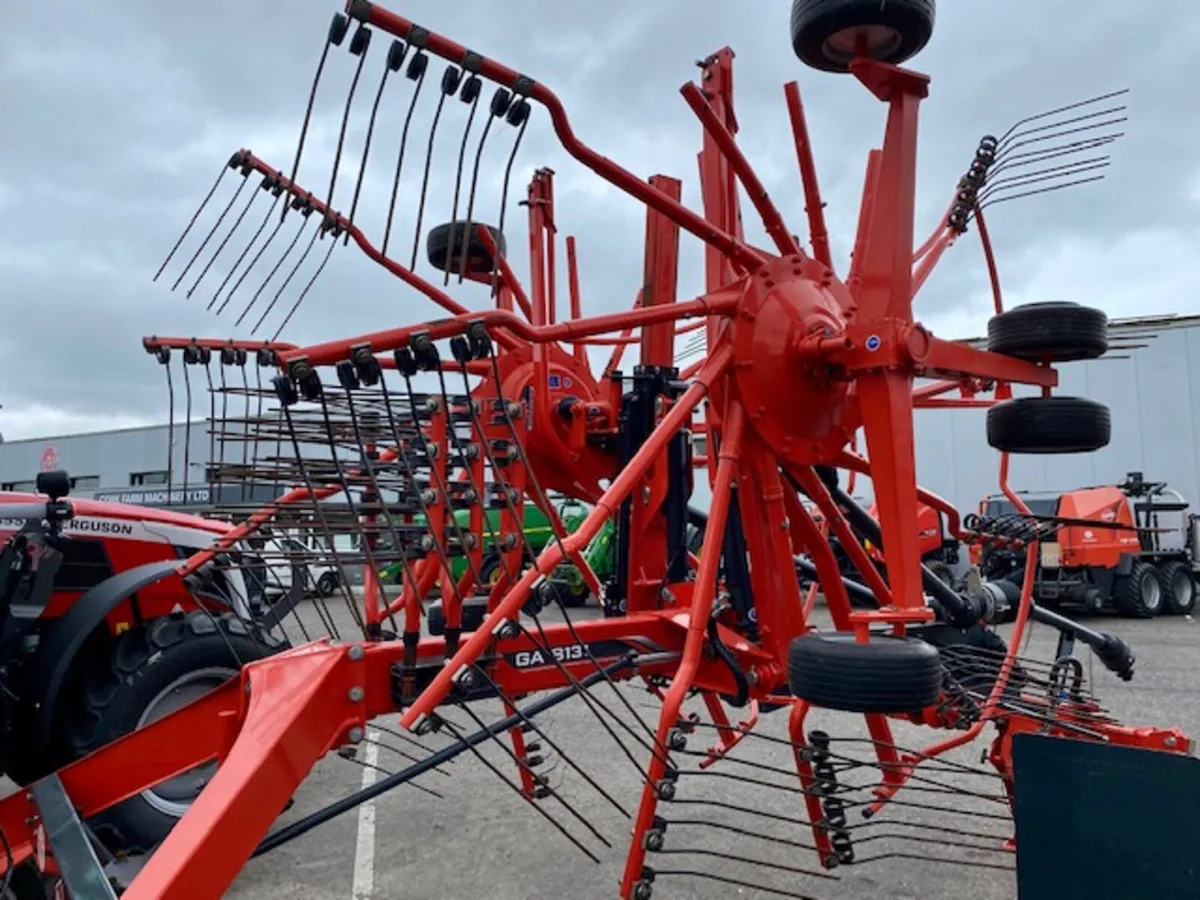 Kuhn GA8131 twin rotor rake - Image 2
