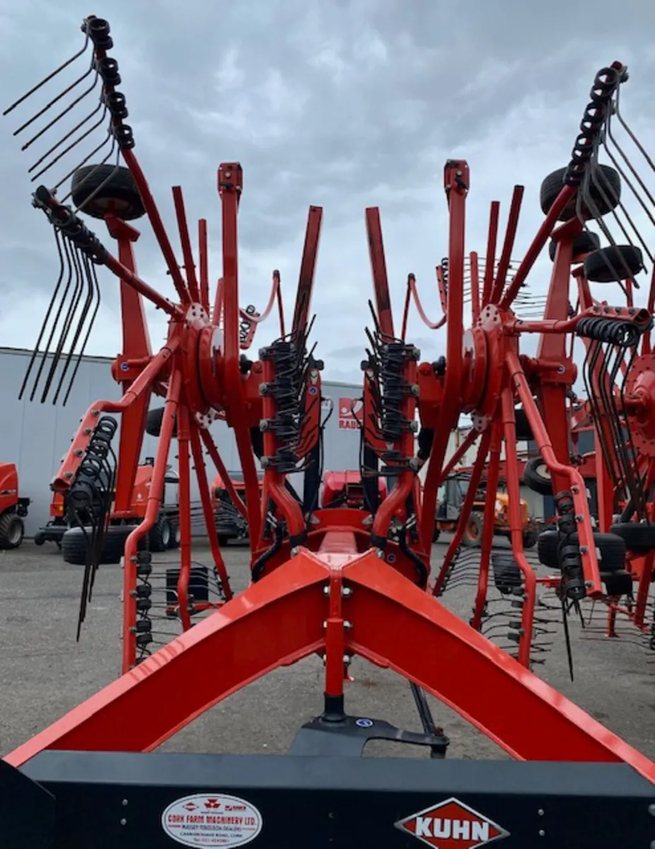 Kuhn GA8131 twin rotor rake - Image 3