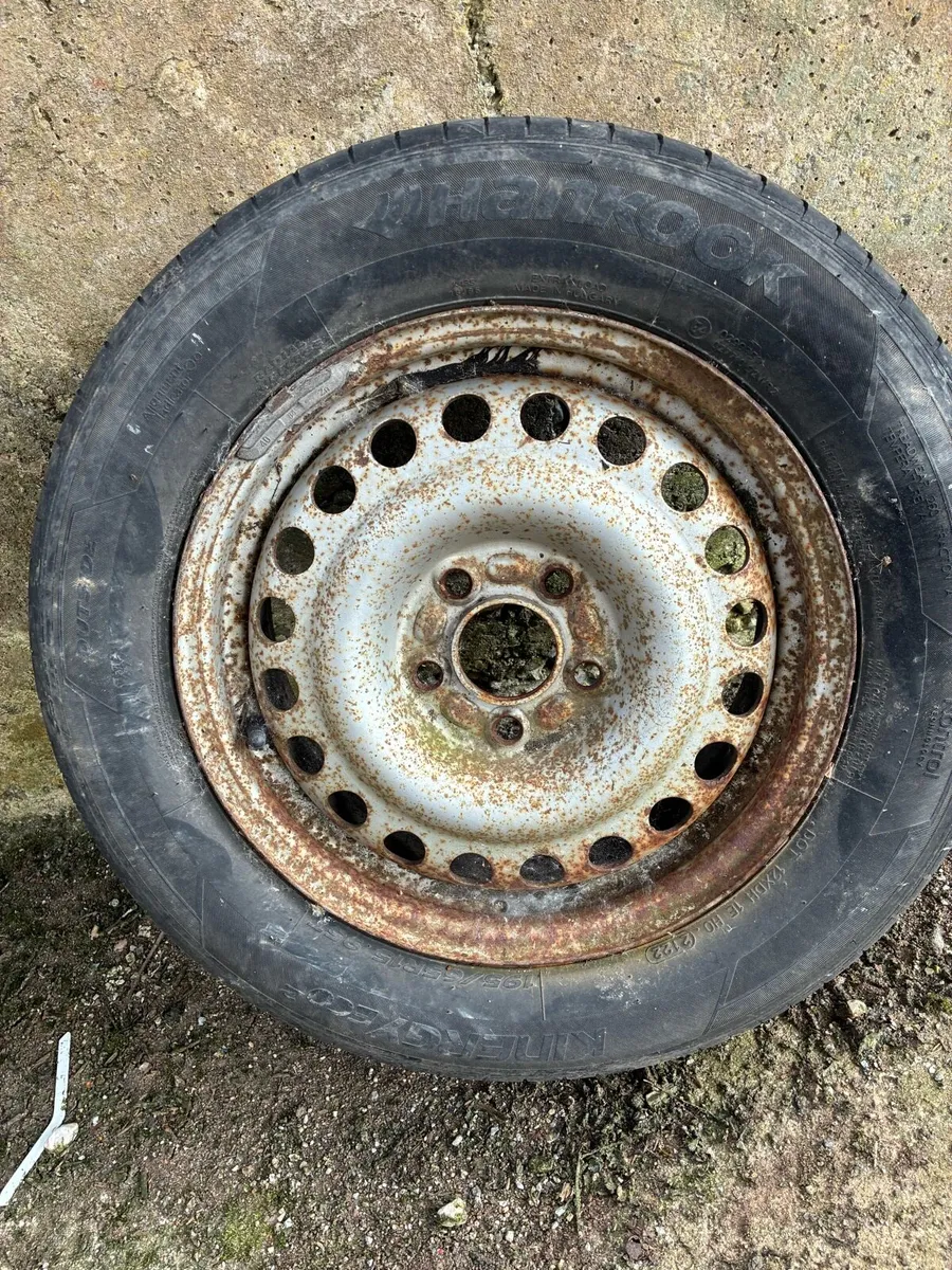 Hankook 195/65 r15 tyres and rims - Image 1