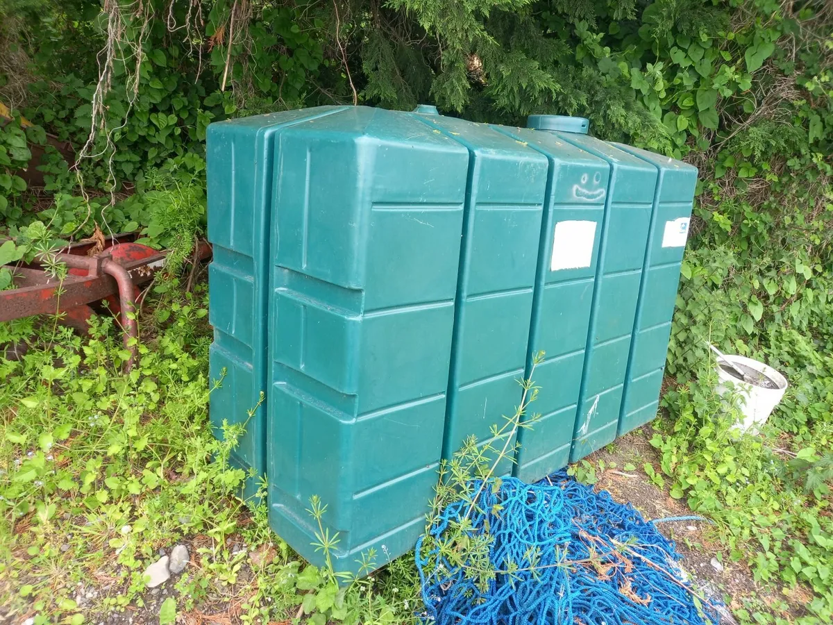 2 oil tanks - Image 1