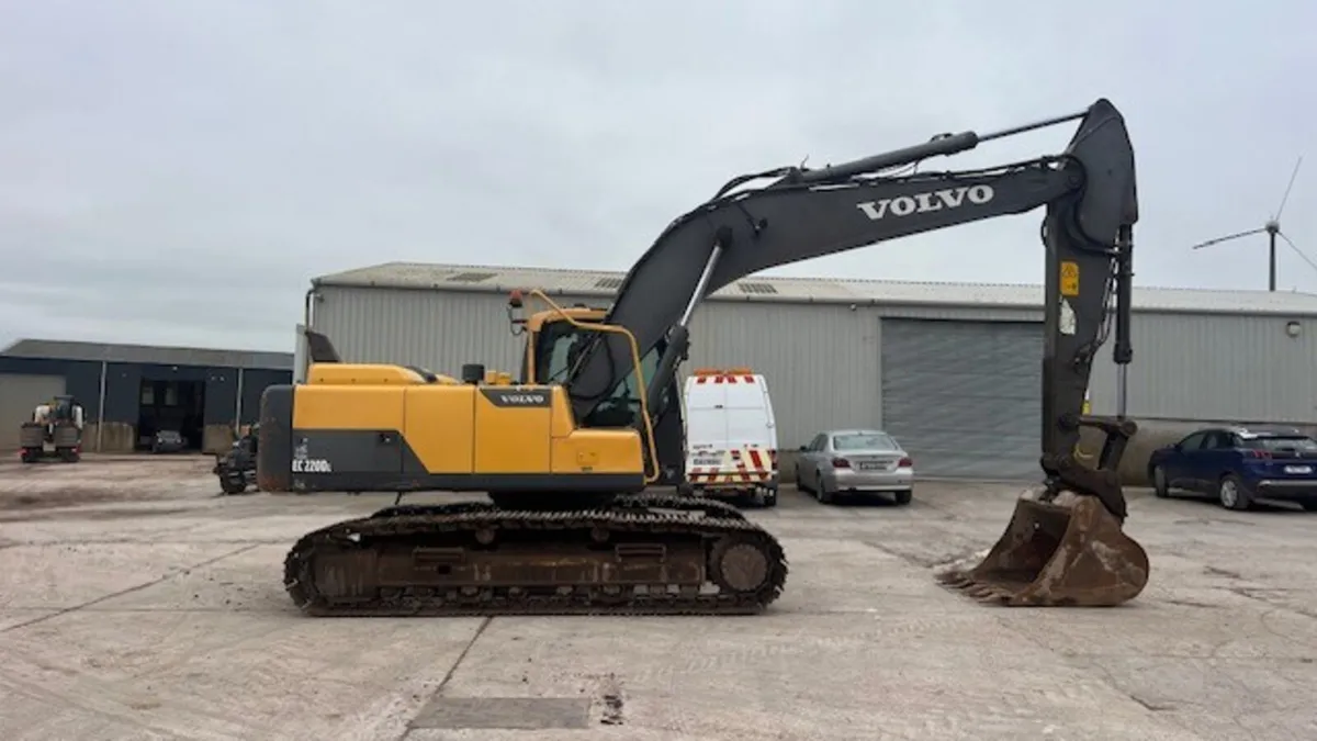 2013 Volvo EC220 DL - Image 3