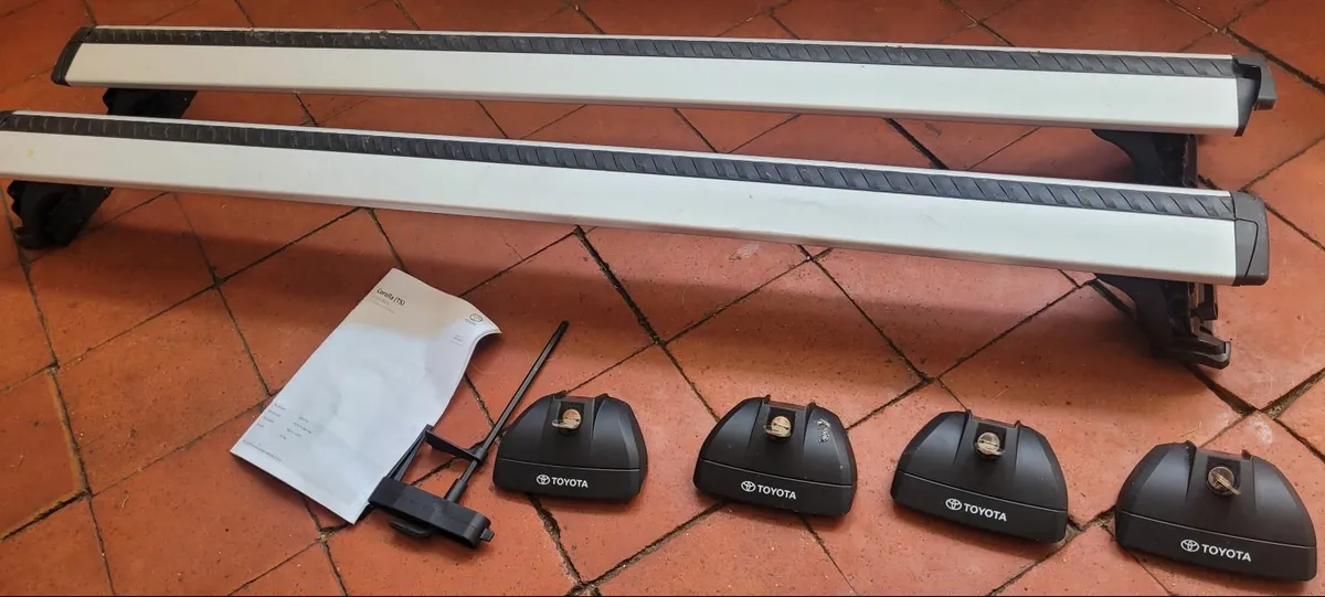 Toyota Corolla Estate Roof Bars and Boot Liner