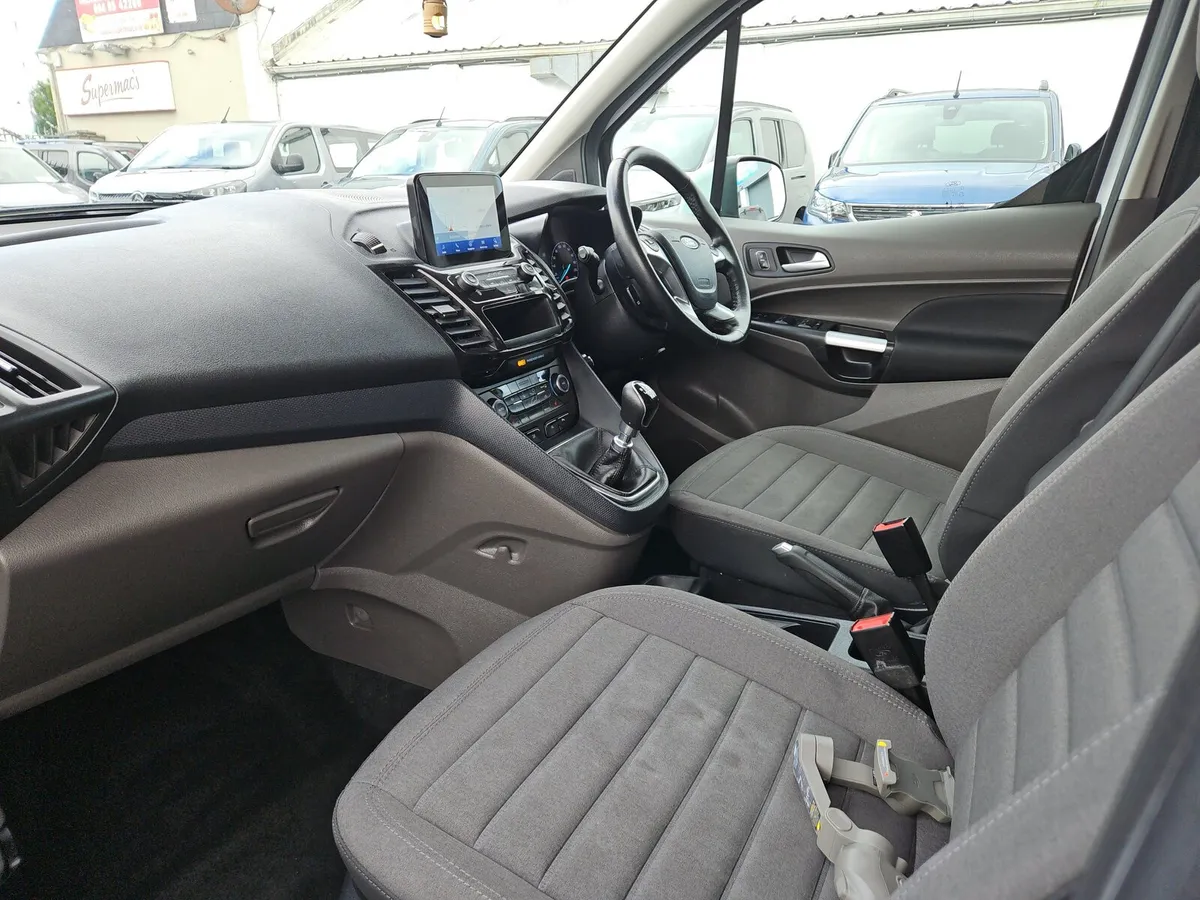 Ford Tourneo Connect Titanium Wheelchair Access - Image 3