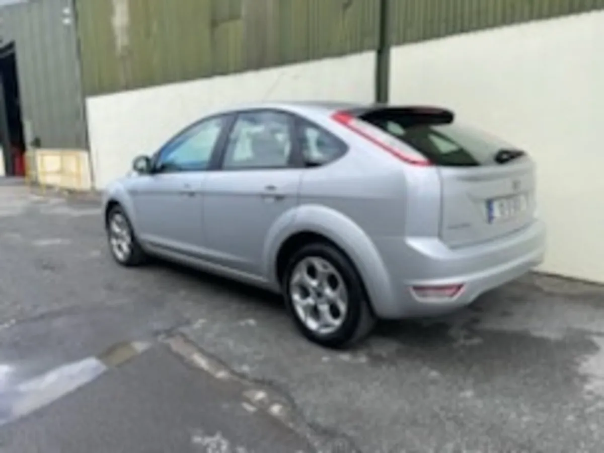 Ford Focus 2010 - Image 3