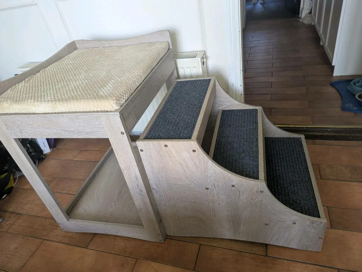 Pet bed with stairs, window seat for dog or cats - Image 1