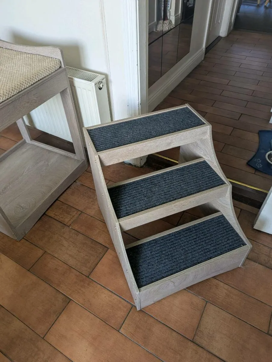 Pet bed with stairs, window seat for dog or cats - Image 3