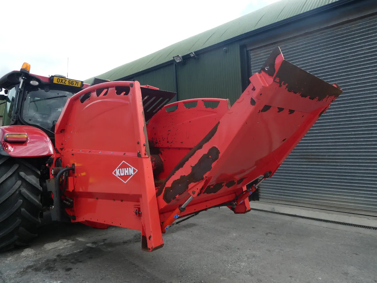 Kuhn Mounted Straw bedder - Image 4
