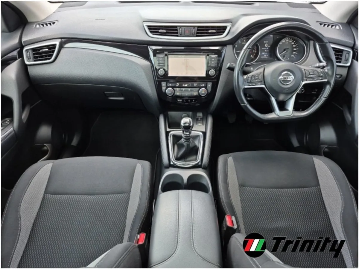 Nissan QASHQAI 1.3 SV Huge Spec Stunning Car Trin - Image 2