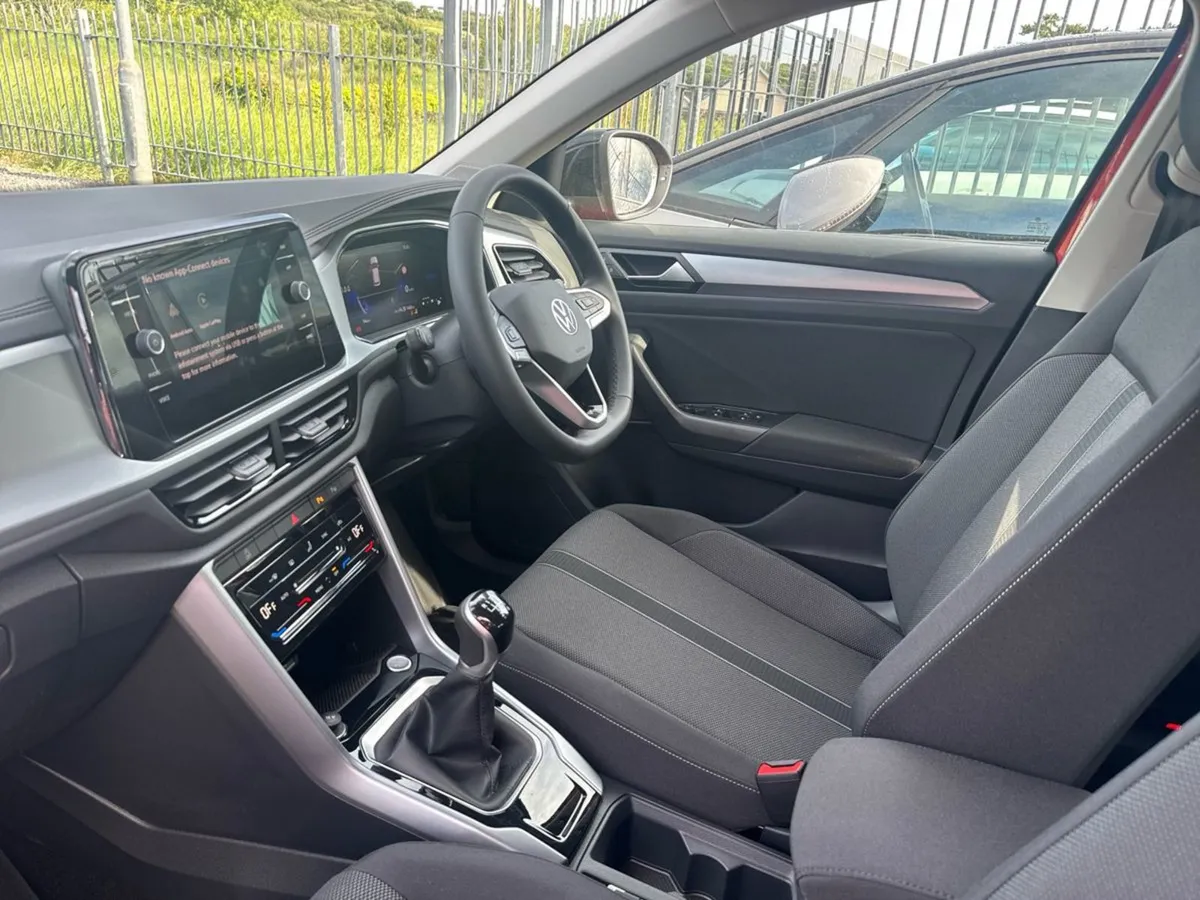 Volkswagen T-Roc Edition 75 1.0tsi 116HP Manual - Image 3
