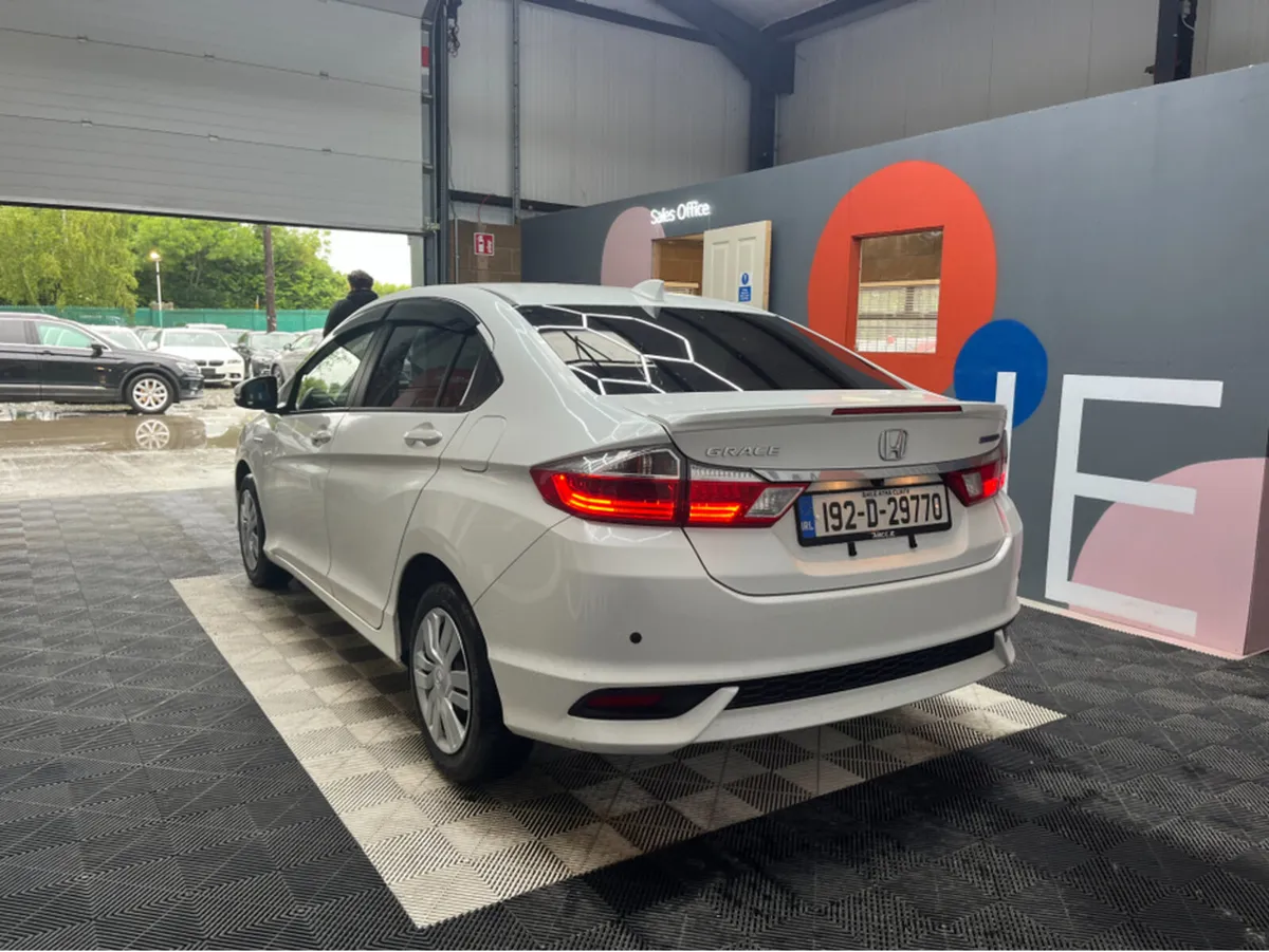 Honda Grace 1.5 HYRBID / 76k KMs / REVERSE CAMERA - Image 4