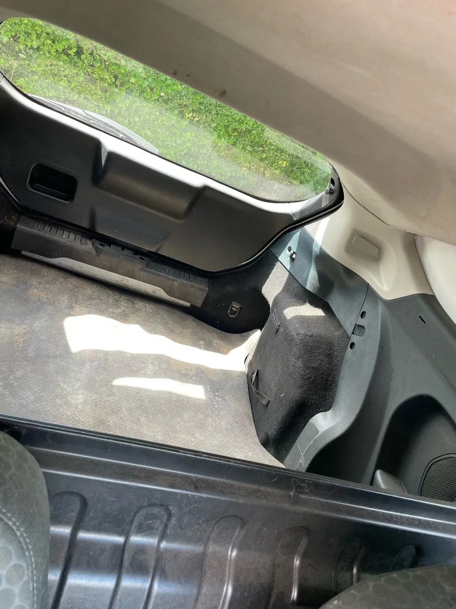 Ford Fiesta Van - Image 4
