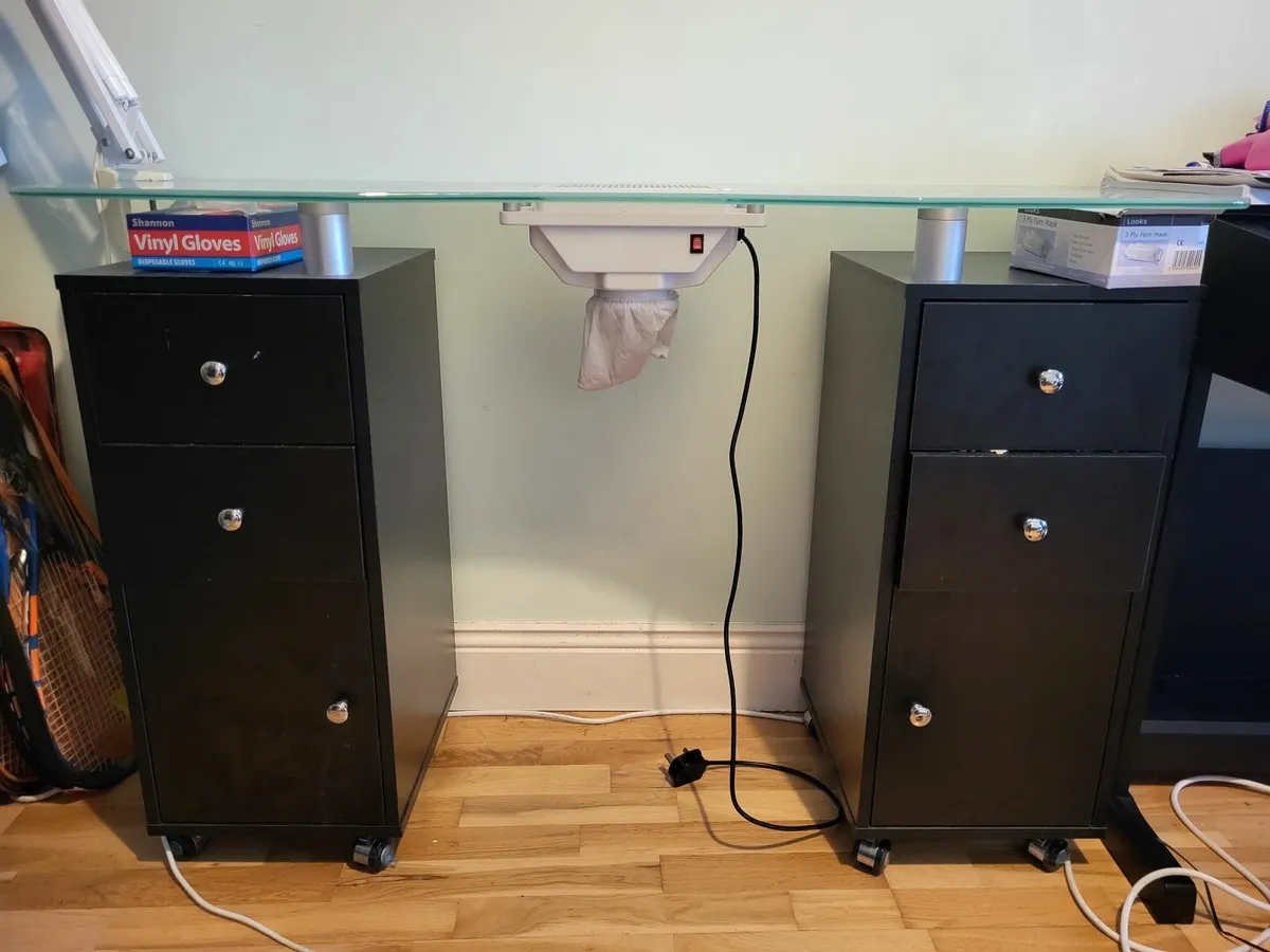 Manicure Table - Image 1