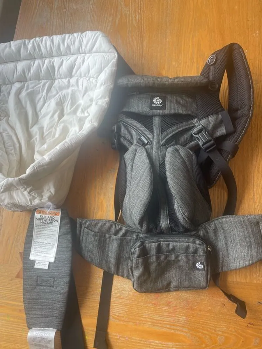 Ergobaby 360 baby carrier