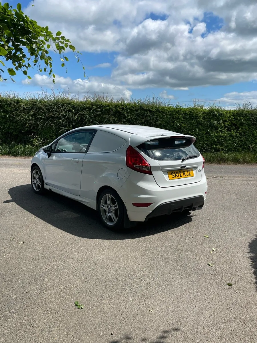Ford Fiesta Van - Image 1