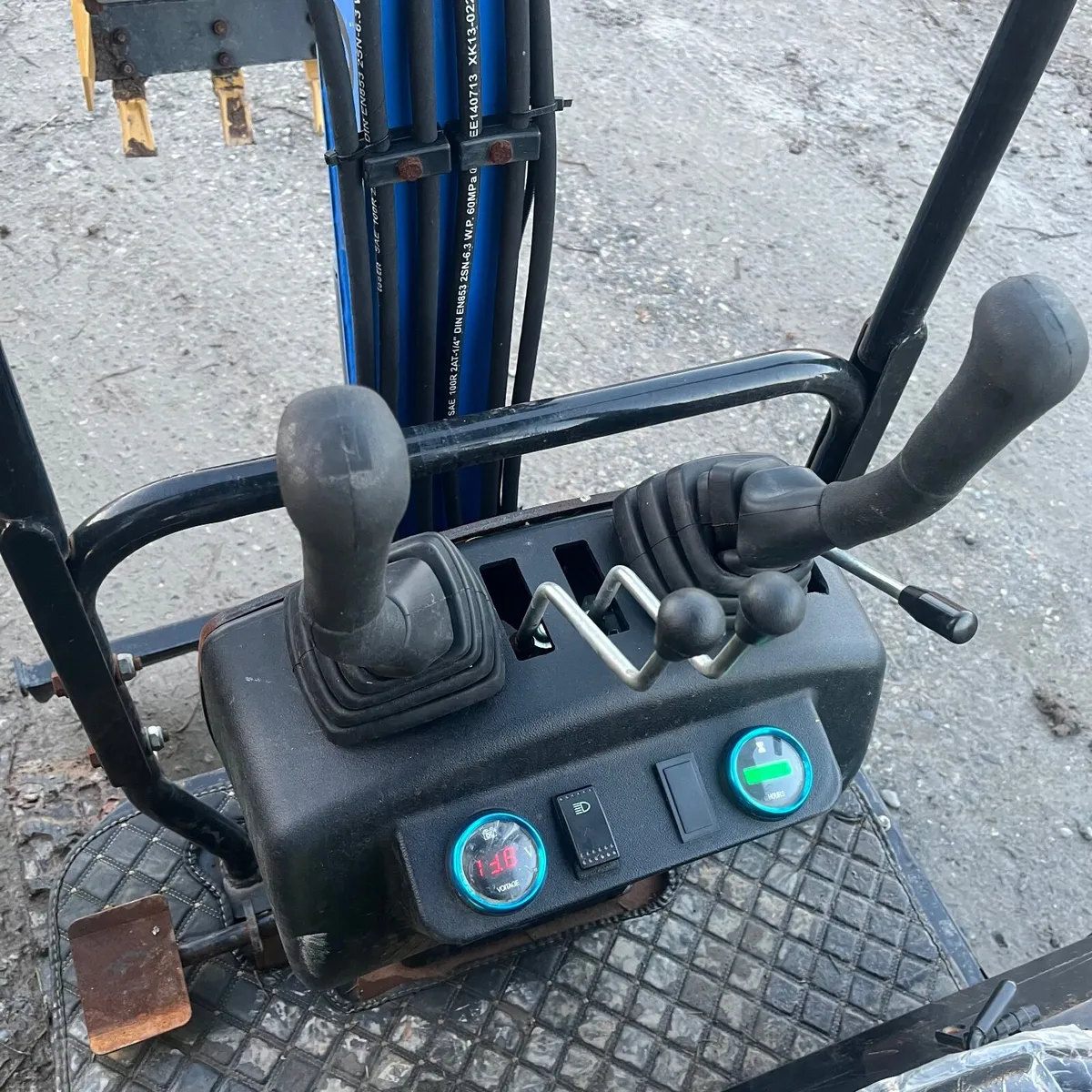As new mini digger - Image 2