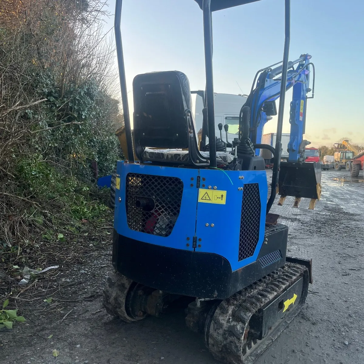 As new mini digger - Image 4