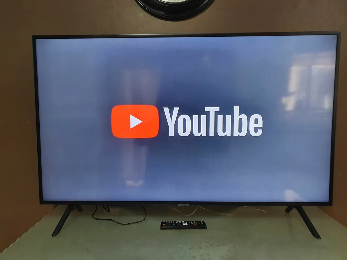 43" Samsung 4K Certified Ultra HD HDR Smart LED TV - Image 3
