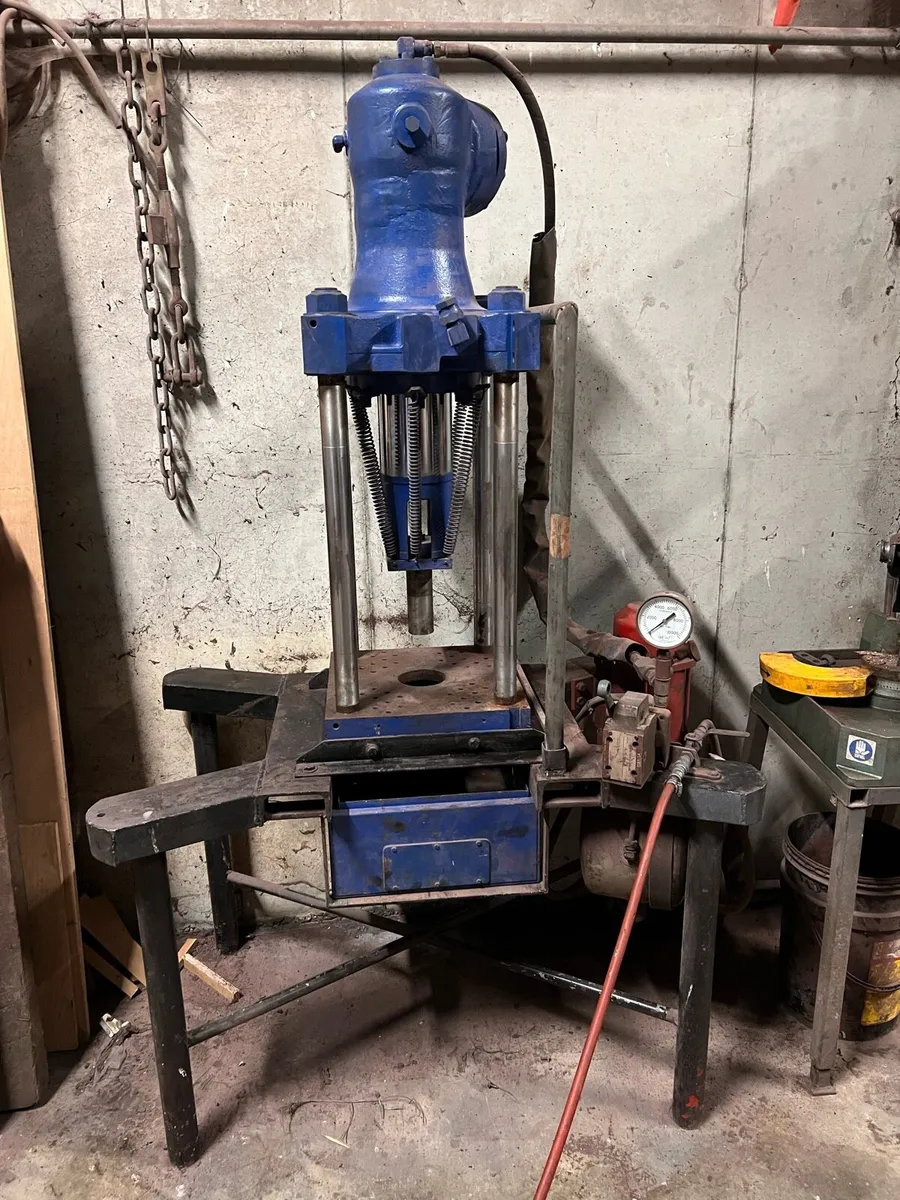 150 tonne Hydraulic Press - Image 1