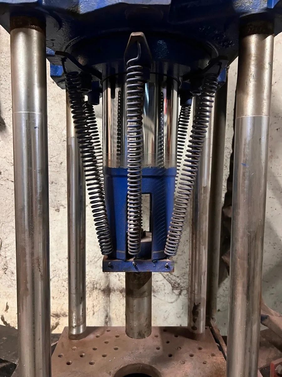 150 tonne Hydraulic Press - Image 2