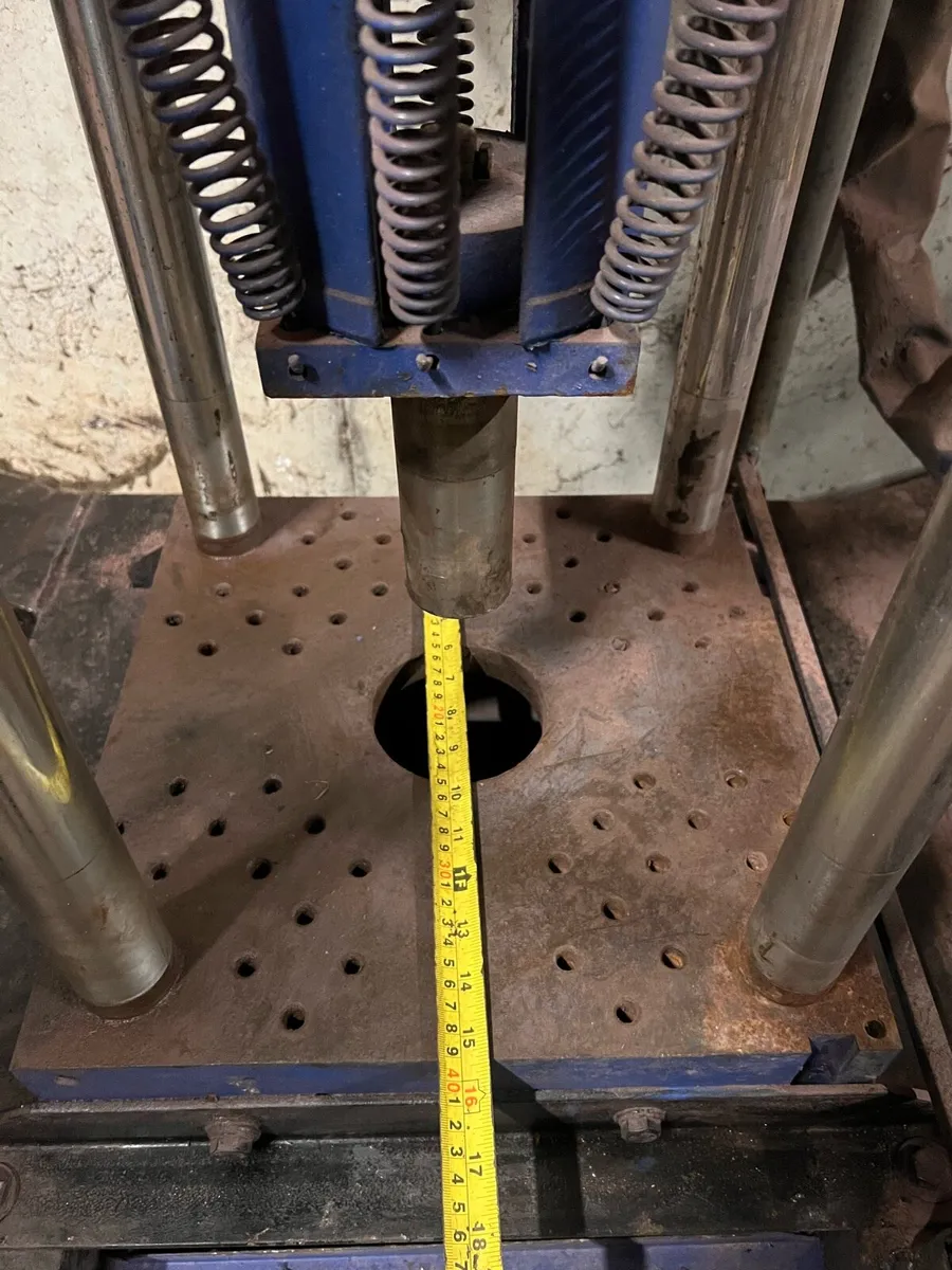 150 tonne Hydraulic Press - Image 4