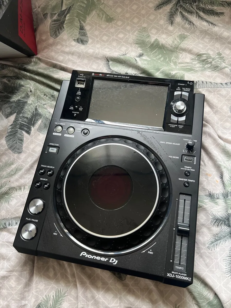 Dj equipment - Image 1