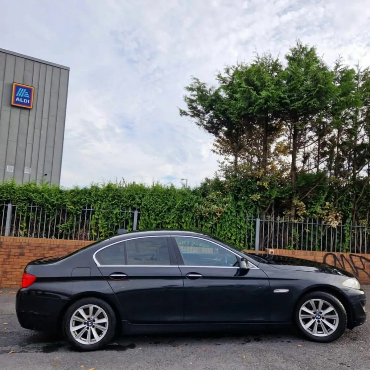 BMW 5-Series 2011 - Image 3