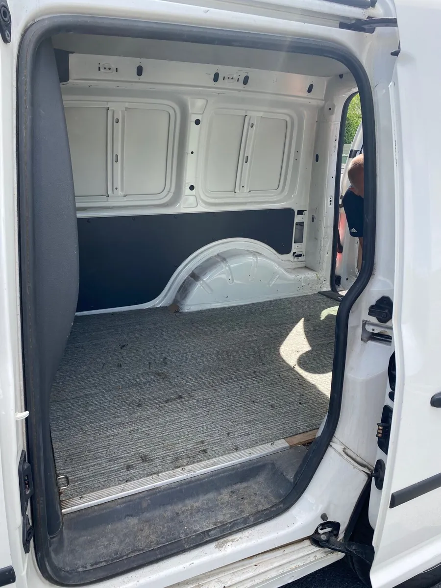 Volkswagen Caddy 2013 1.6TDI - Image 2
