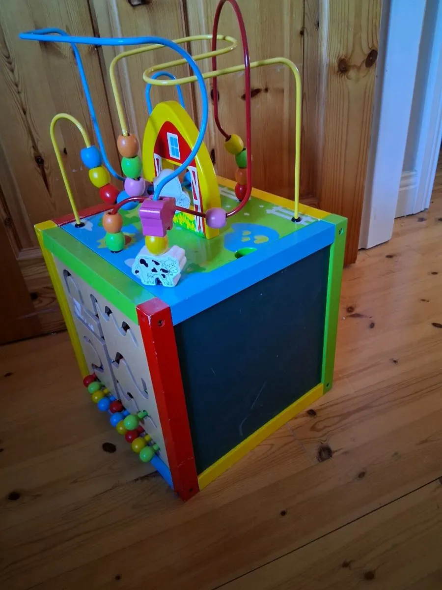 Wooden activity cube - Image 1