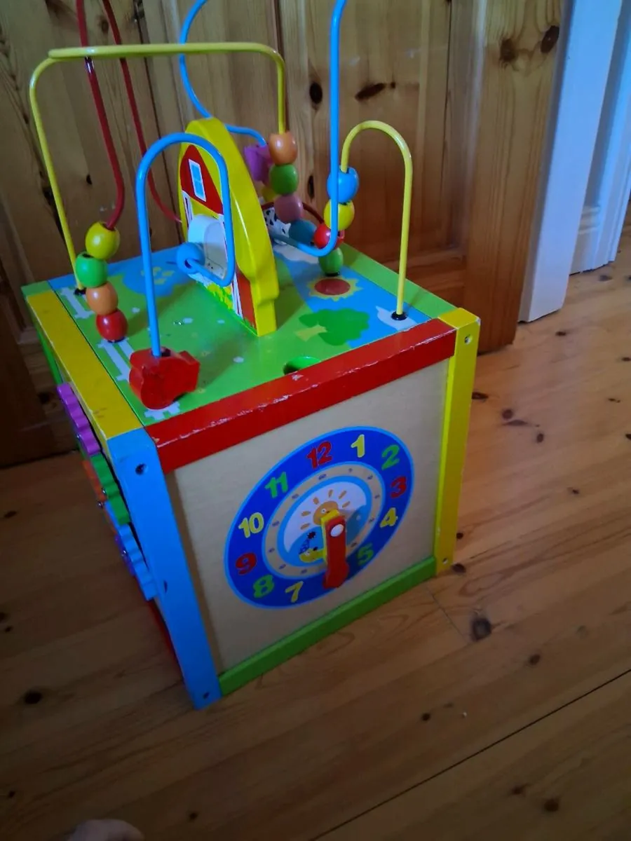 Wooden activity cube - Image 2