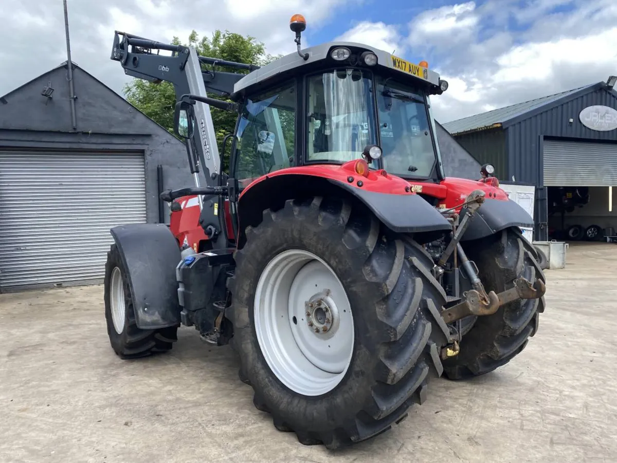 2017 Massey Ferguson 7718 Dyna 6 - Image 3