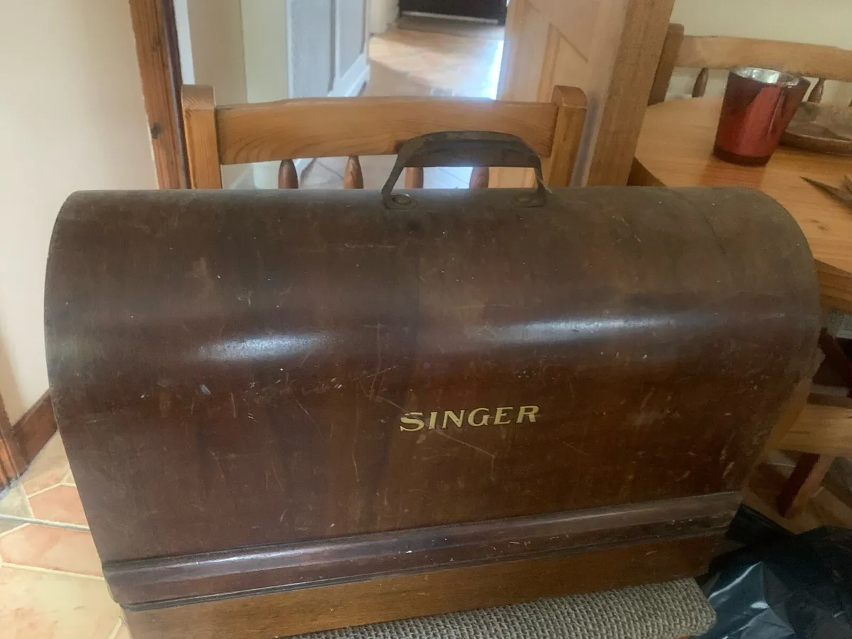 Singer 1955 sewing machine - Image 1