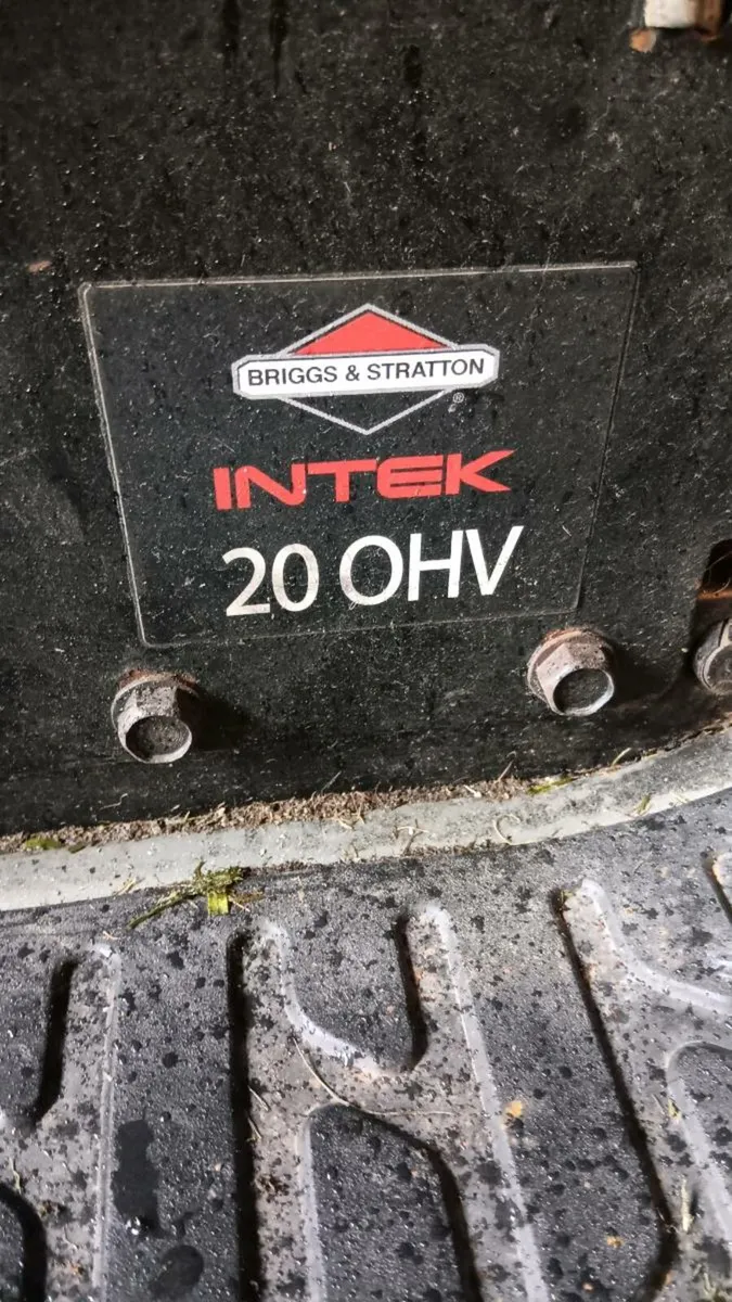 Craftsman hydrostatic Briggs engine 42" deck - Image 4